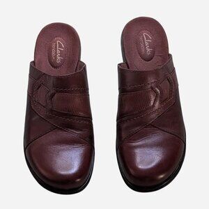 Clarks Women's Brown and Burgundy Mules - Size 8.5 Narrow